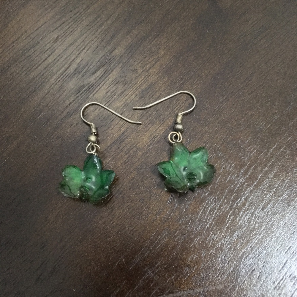 Hanami emerald flower earrings